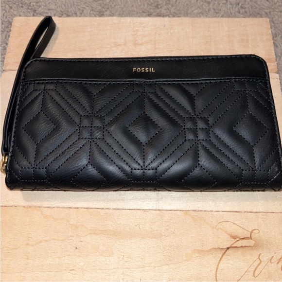 ⭐️SALE⭐️ Fossil Wallet & Luggage Tag Set - Picture 3 of 7